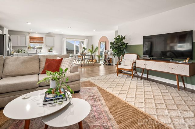 4246 Mackinnon Drive, Charlotte, NC 28214