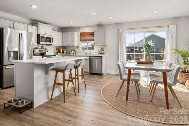 4246 Mackinnon Drive, Charlotte, NC 28214