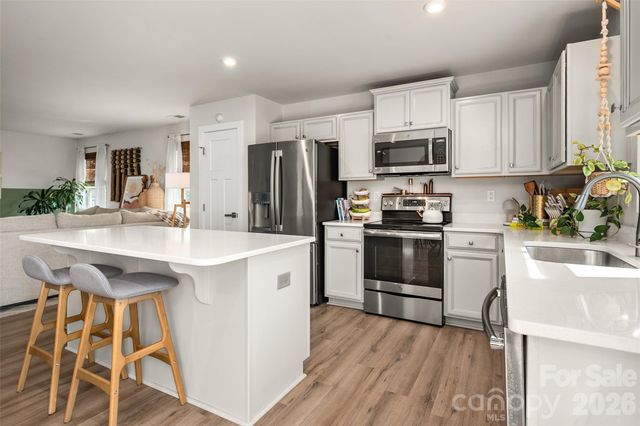 4246 Mackinnon Drive, Charlotte, NC 28214