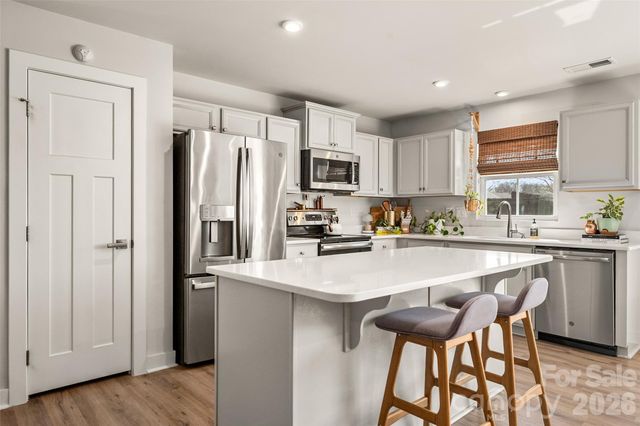 4246 Mackinnon Drive, Charlotte, NC 28214