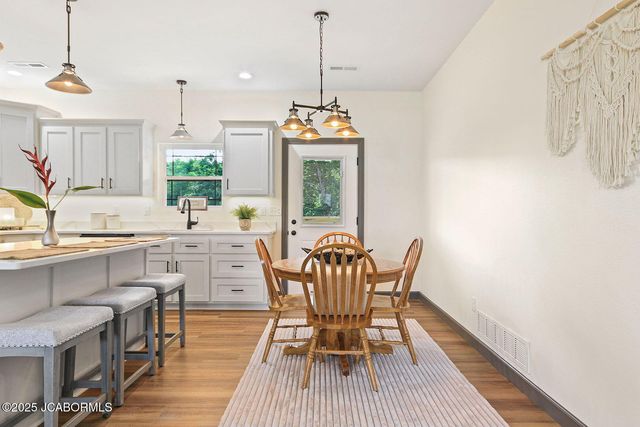 962 Cochise DRIVE, Holts Summit, MO 65043