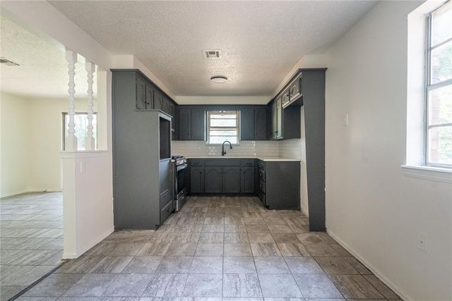 5017 S Briarwood Drive, Oklahoma City, OK 73135