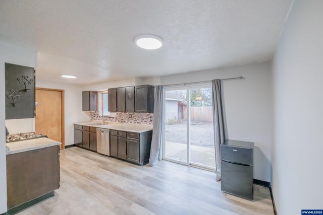 920 N 9th St, Aumsville, OR 97325