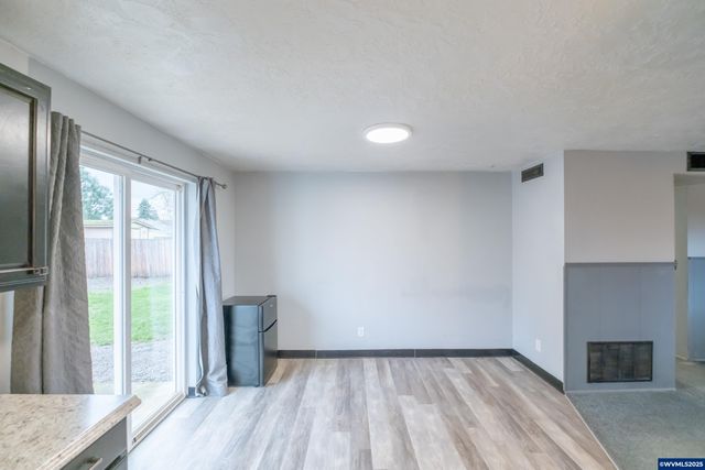 920 N 9th St, Aumsville, OR 97325