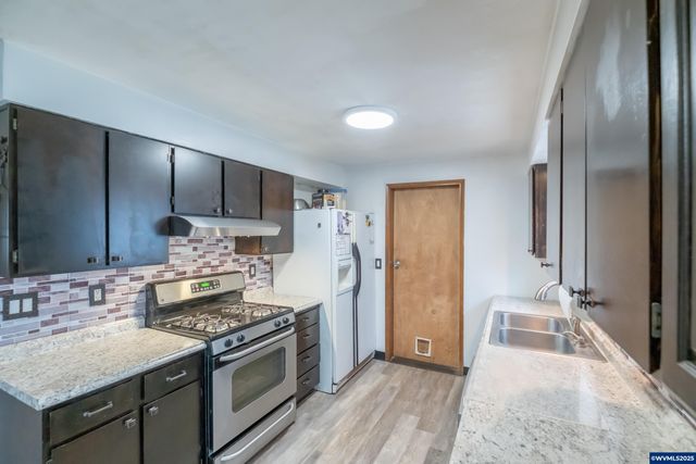 920 N 9th St, Aumsville, OR 97325