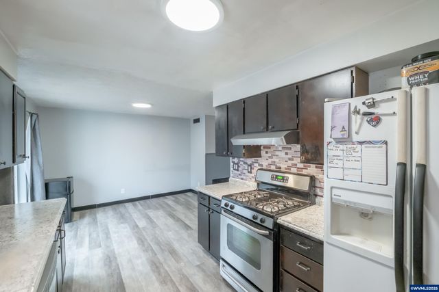 920 N 9th St, Aumsville, OR 97325