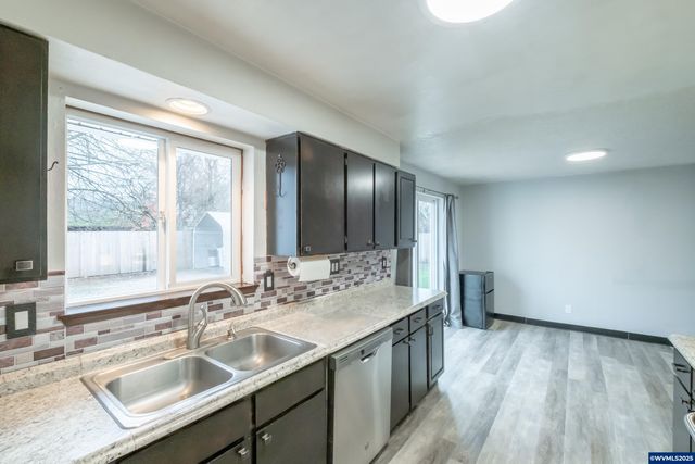 920 N 9th St, Aumsville, OR 97325