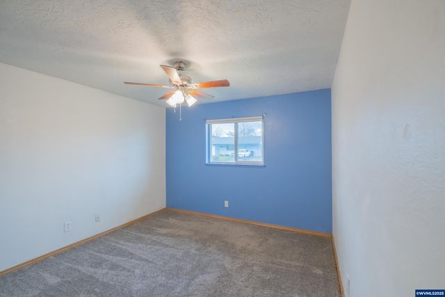 920 N 9th St, Aumsville, OR 97325