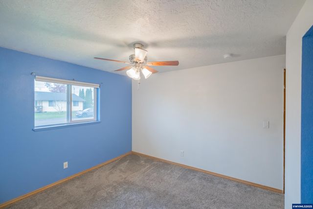 920 N 9th St, Aumsville, OR 97325