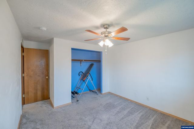 920 N 9th St, Aumsville, OR 97325