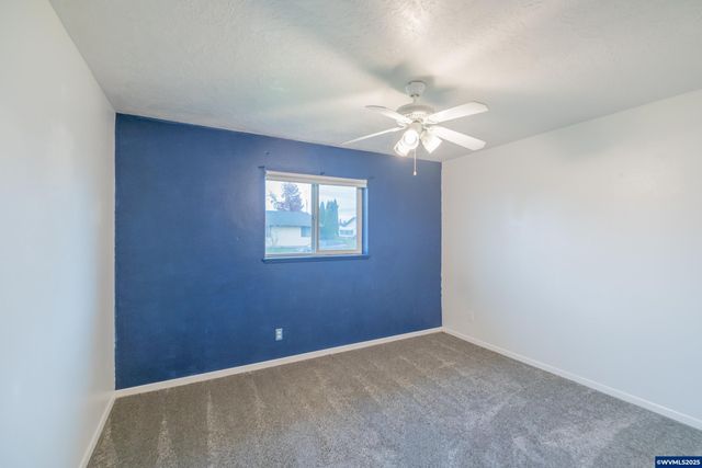 920 N 9th St, Aumsville, OR 97325