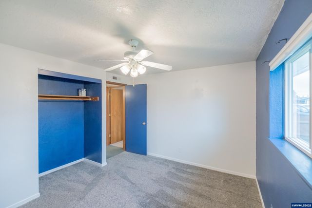 920 N 9th St, Aumsville, OR 97325