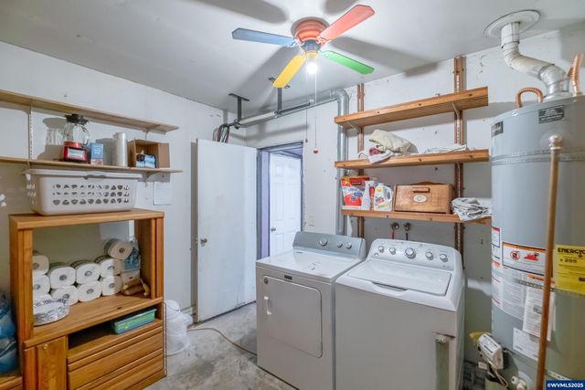 920 N 9th St, Aumsville, OR 97325