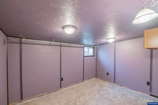 920 N 9th St, Aumsville, OR 97325