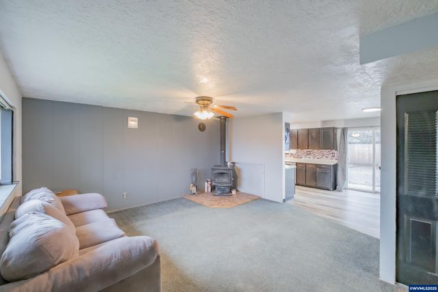 920 N 9th St, Aumsville, OR 97325