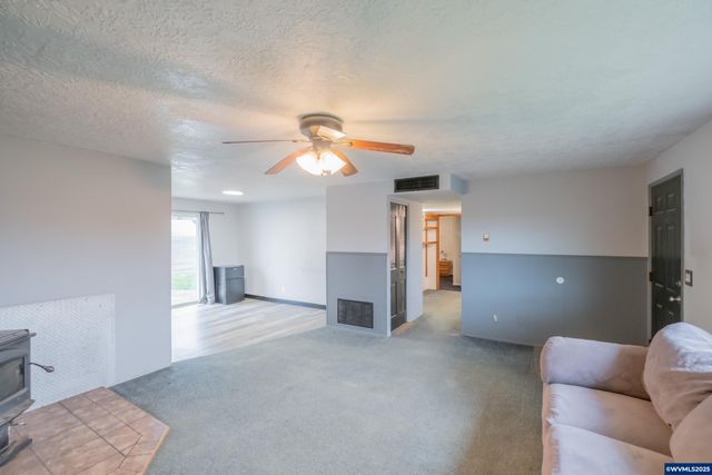 920 N 9th St, Aumsville, OR 97325