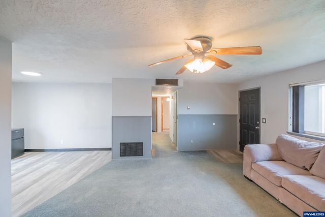 920 N 9th St, Aumsville, OR 97325