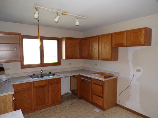16614 Finch Avenue, Harvey, IL 60426