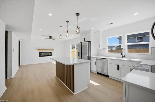 601 Rock Spring Ct, Virginia Beach, VA 23462