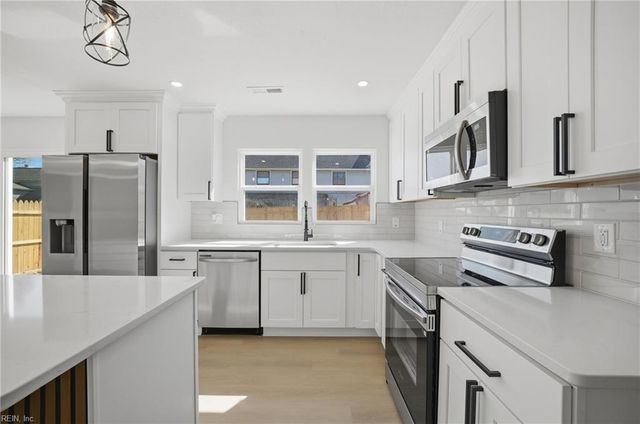 601 Rock Spring Ct, Virginia Beach, VA 23462