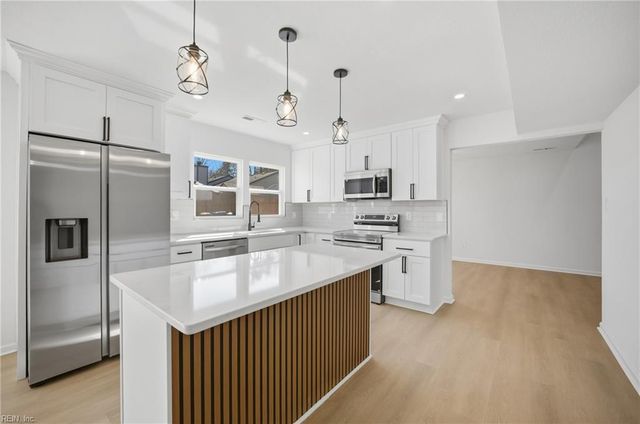 601 Rock Spring Ct, Virginia Beach, VA 23462