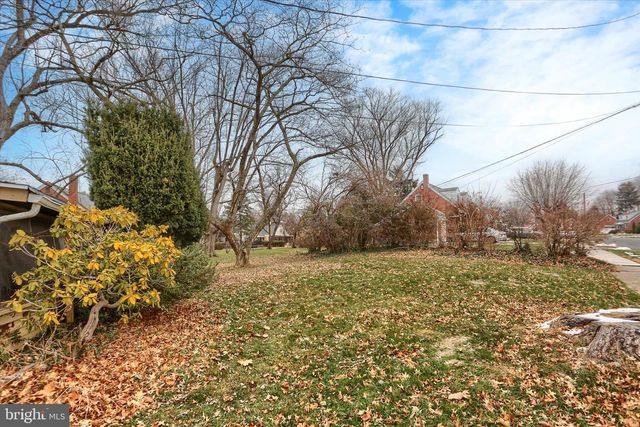 307 PENNSYLVANIA AVE, Camp Hill, PA 17011