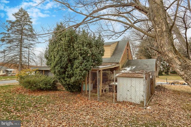 307 PENNSYLVANIA AVE, Camp Hill, PA 17011