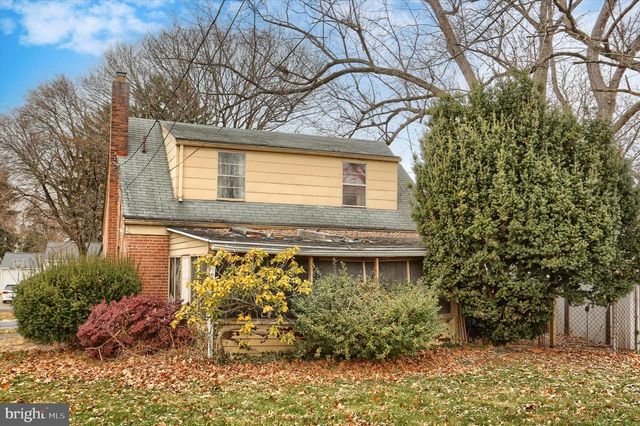 307 PENNSYLVANIA AVE, Camp Hill, PA 17011