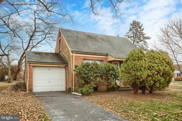 307 PENNSYLVANIA AVE, Camp Hill, PA 17011