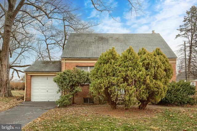 307 PENNSYLVANIA AVE, Camp Hill, PA 17011