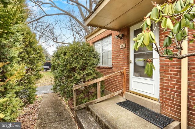 307 PENNSYLVANIA AVE, Camp Hill, PA 17011
