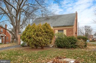 307 PENNSYLVANIA AVE, Camp Hill, PA 17011