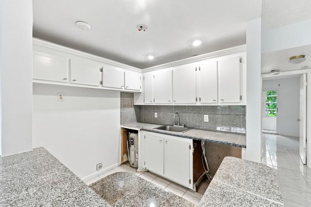 310 OAKRIDGE R Court 310, Deerfield Beach, FL 33442
