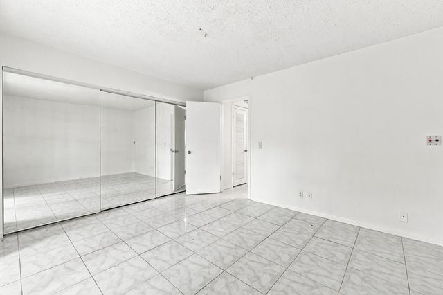 310 OAKRIDGE R Court 310, Deerfield Beach, FL 33442