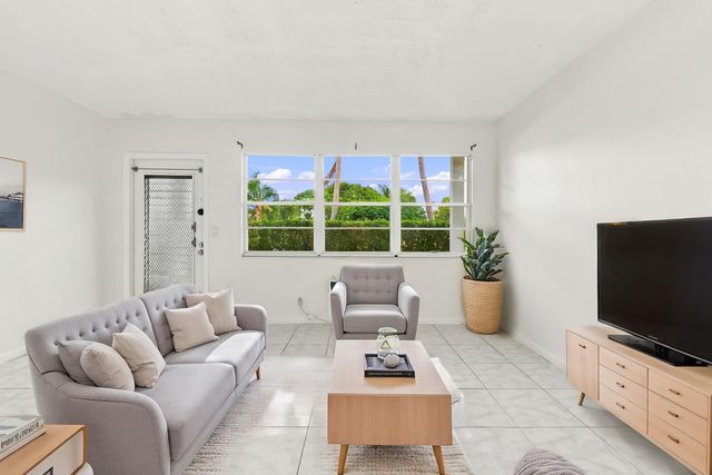 310 OAKRIDGE R Court 310, Deerfield Beach, FL 33442