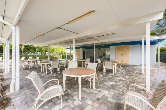 310 OAKRIDGE R Court 310, Deerfield Beach, FL 33442