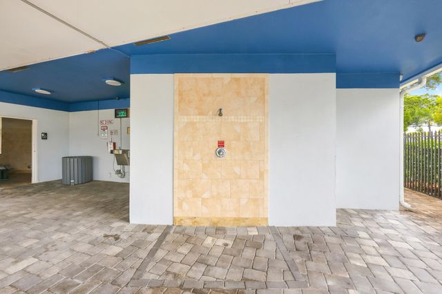 310 OAKRIDGE R Court 310, Deerfield Beach, FL 33442