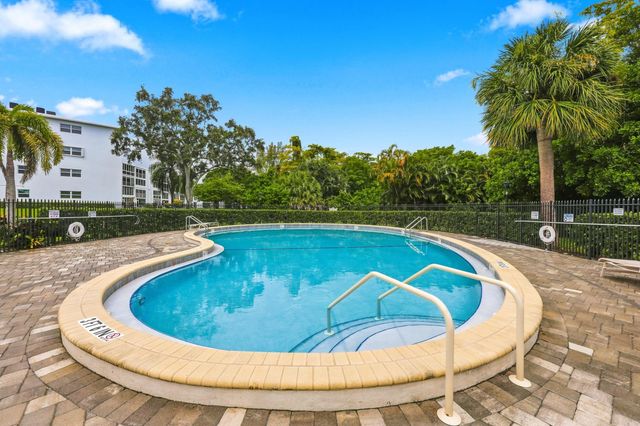 310 OAKRIDGE R Court 310, Deerfield Beach, FL 33442