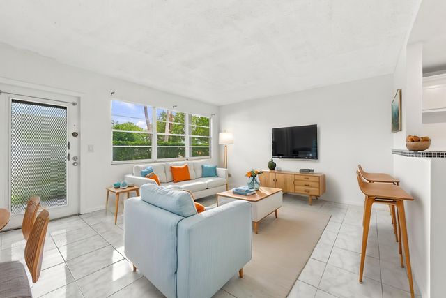 310 OAKRIDGE R Court 310, Deerfield Beach, FL 33442