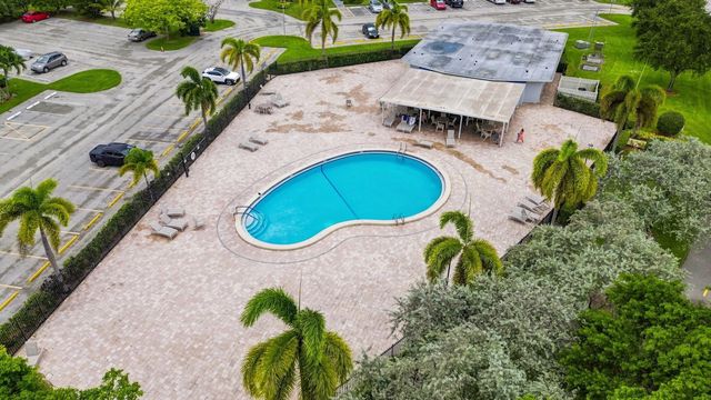310 OAKRIDGE R Court 310, Deerfield Beach, FL 33442