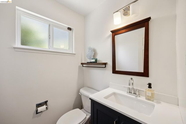 2207 Damuth St 2, Oakland, CA 94602