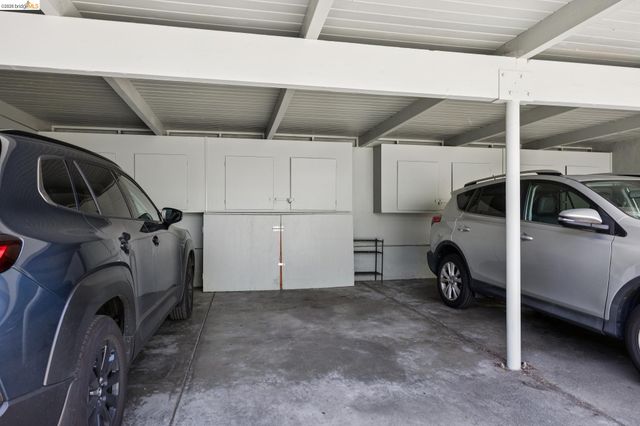 2207 Damuth St 2, Oakland, CA 94602