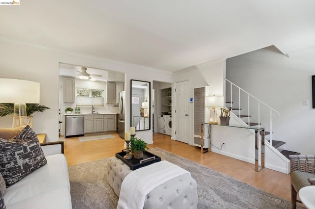 2207 Damuth St 2, Oakland, CA 94602
