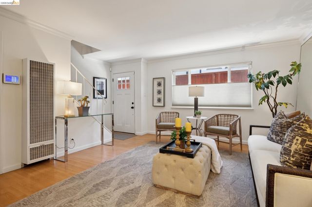 2207 Damuth St 2, Oakland, CA 94602