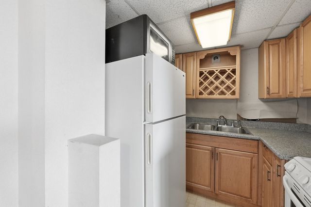 70 Southbridge St 402, Worcester, MA 01608