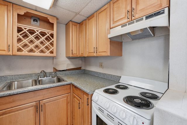 70 Southbridge St 402, Worcester, MA 01608
