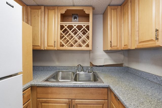 70 Southbridge St 402, Worcester, MA 01608