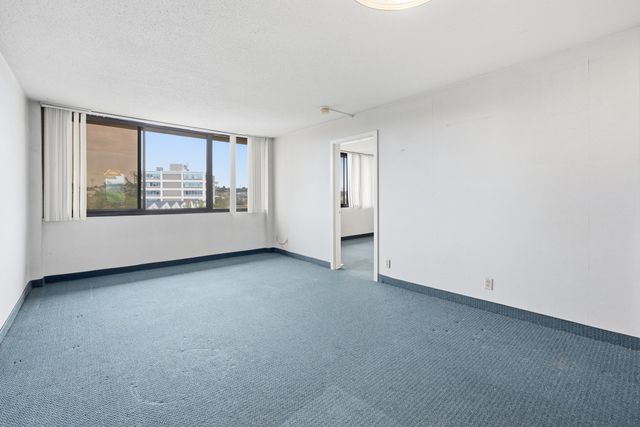 70 Southbridge St 402, Worcester, MA 01608