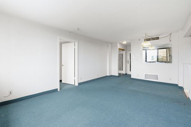 70 Southbridge St 402, Worcester, MA 01608