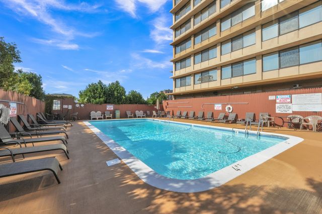 70 Southbridge St 402, Worcester, MA 01608